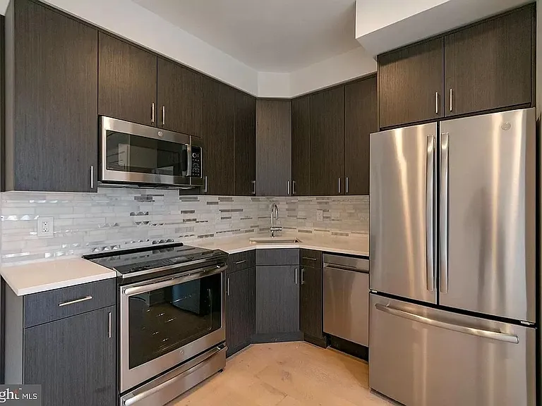 500 Fairmount Ave #302 — Photo 3