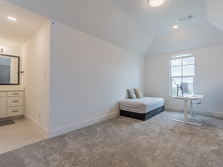 208 Sadaba St — Photo 41