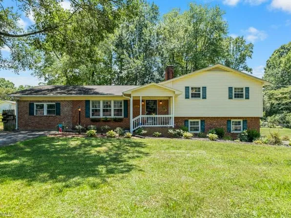 160 Pinelawn Dr, Kernersville, NC 27284
