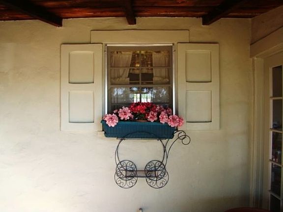 Kitch Window fm Porch