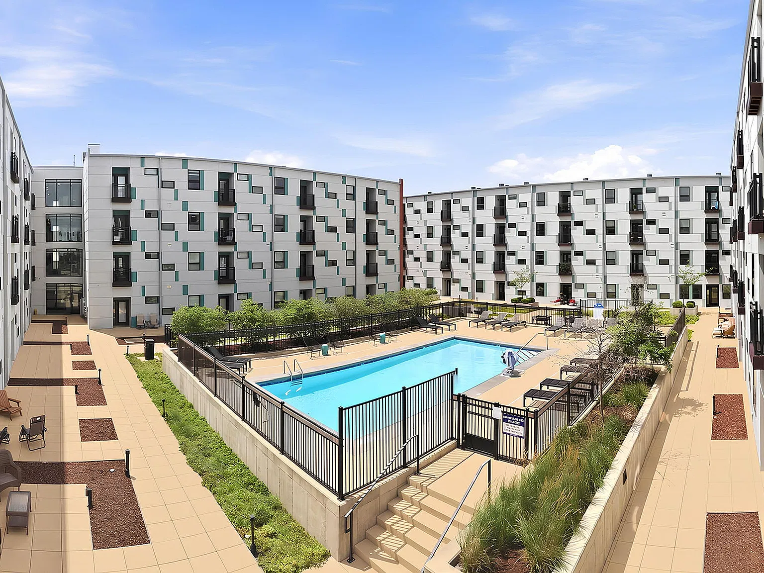 District at 6th Apartments — Photo 3