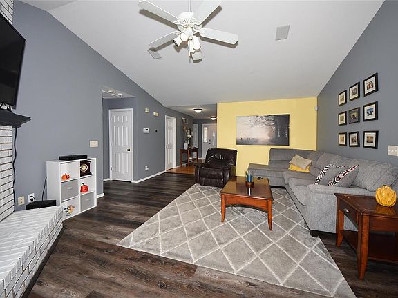 4th image of 130 Hunters Lake Ct