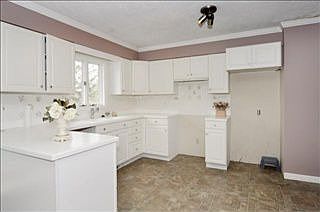5th image of 1636 Elm St