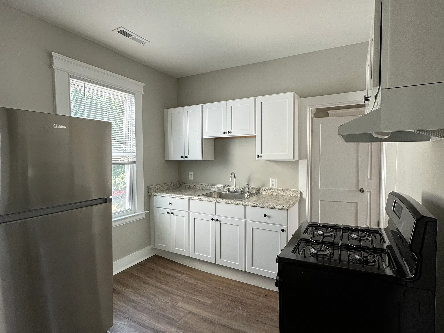 1 bed, $1,300 — Photo 1