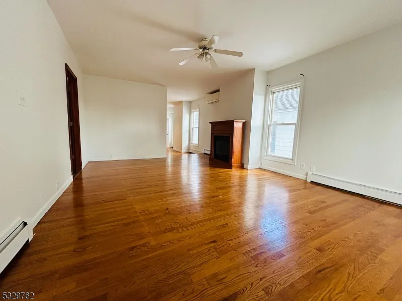 3 bed, 1.0 bath, $2,500 — Photo 2