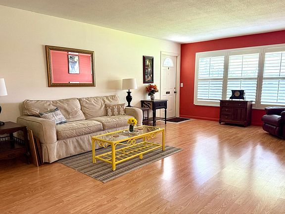 2nd image of 215 South Boulevard #C