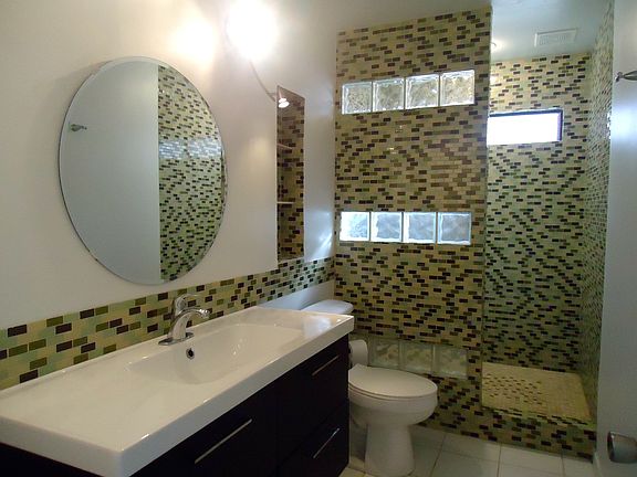 BATHROOM 2