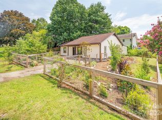 12 Ashwood Dr, Asheville, NC 28803
