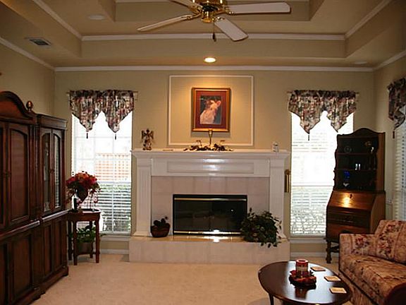3rd image of 2687 Poinsettia Dr