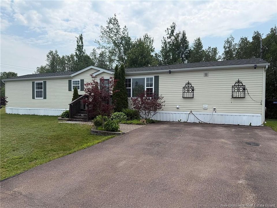 1st image of 8 Maple Ridge Ln