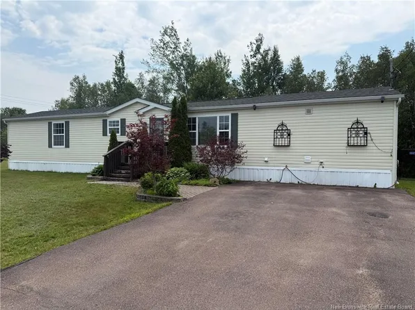 8 Maple Ridge Ln, Riverview, NB E1B 5N6