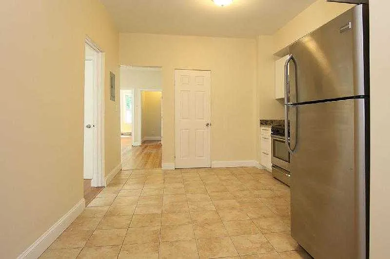 4 bed, $3,000 — Photo 3