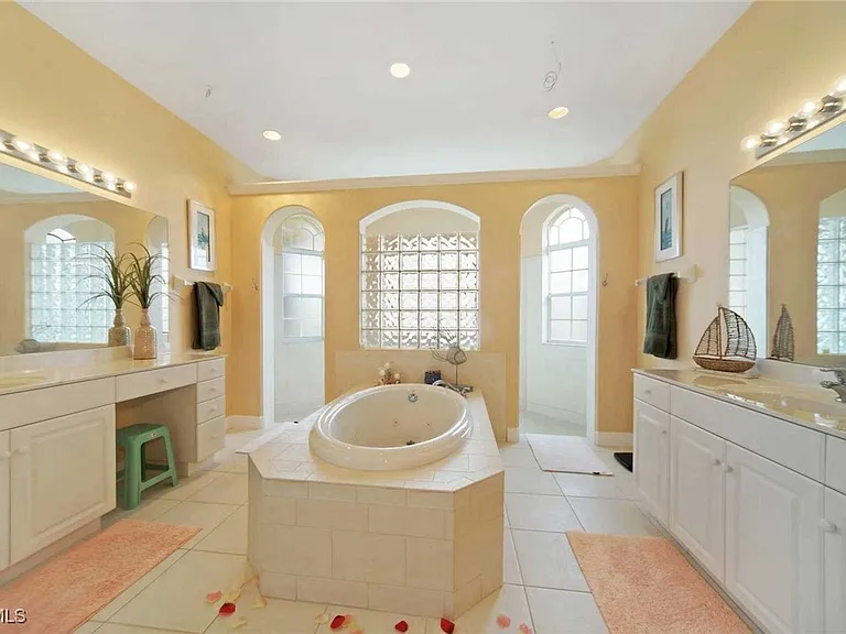 4114 NW 39th Ln — Photo 12