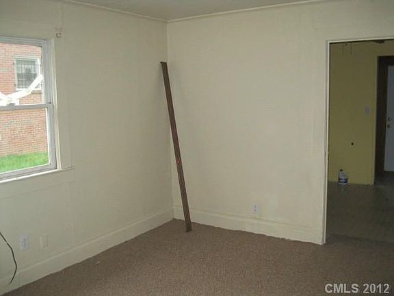2nd image of 916 Miller St