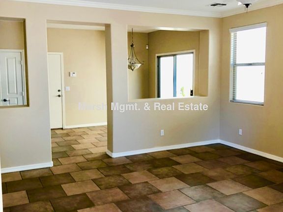 2nd image of 107 E Palomino Dr
