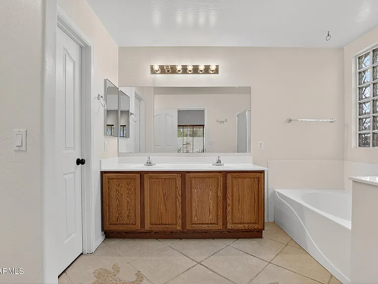 15481 W Mauna Loa Ln — Photo 28