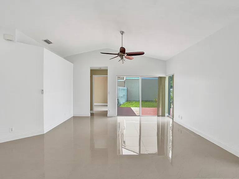 17866 SW 10th Ln — Photo 12