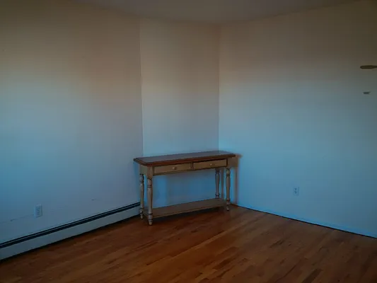 Rented by Halvatzis Realty | media 8