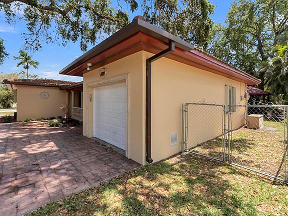 2nd image of 1100 Heron Avenue