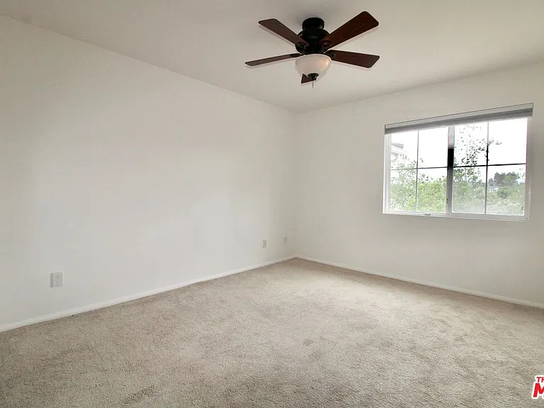 1124 Acapulco Ave — Photo 20