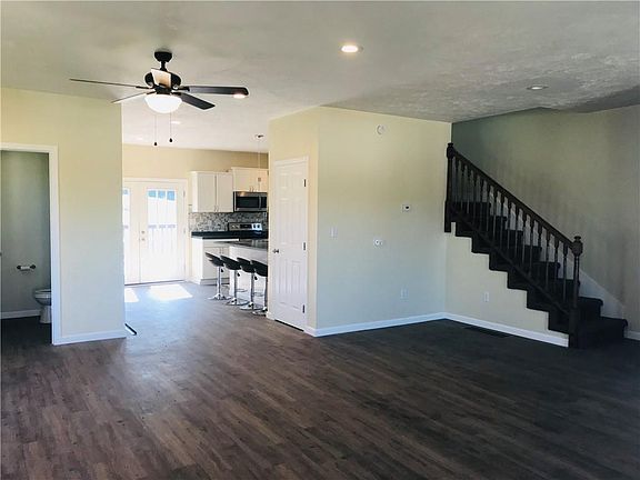 3rd image of 190 Greeley Ave