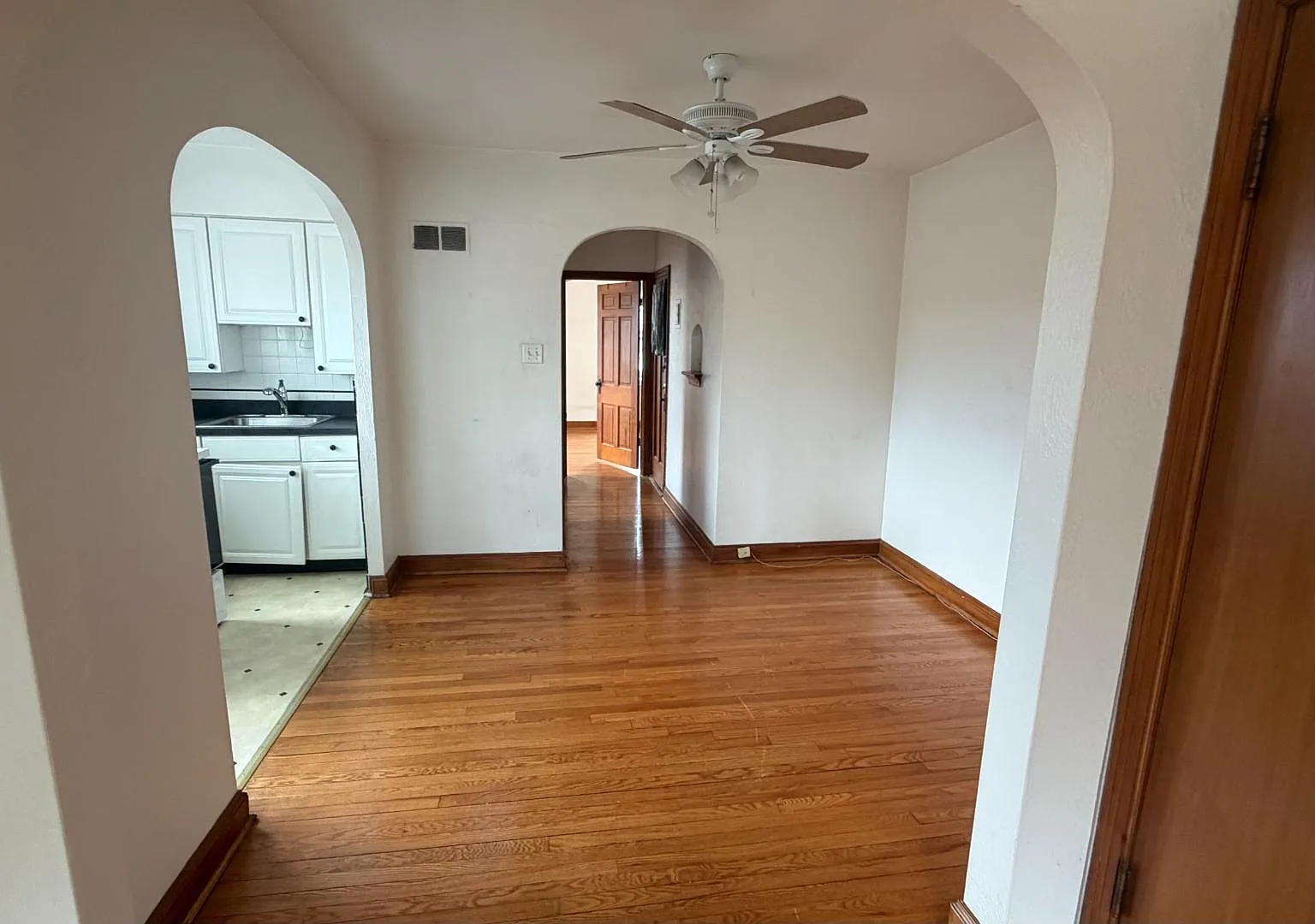 6663 Devonshire Ave - 2W — Photo 4