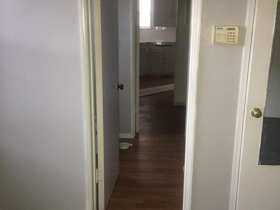 3rd image of 2911 W 116th St