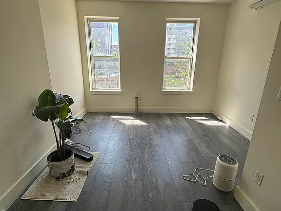 5th image of 483 Hicks St APT 2