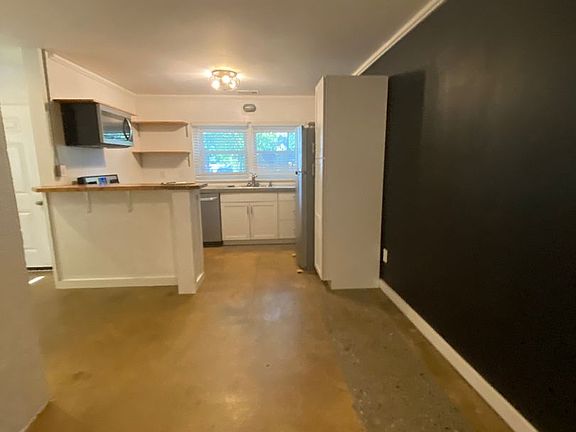 3rd image of 170 Griffeth St Unit B
