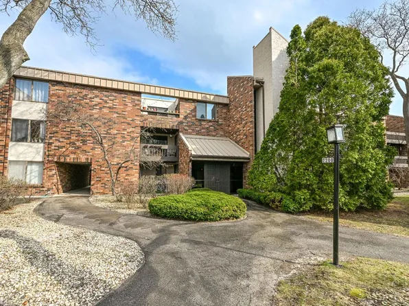 2200 West Good Hope ROAD #117, Glendale, WI 53209