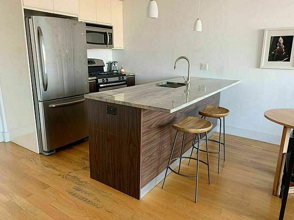 3rd image of 820 Bergen St #309