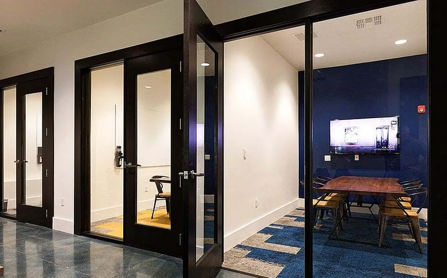 1 bed, 1.5 bath, $1,050 — Photo 4