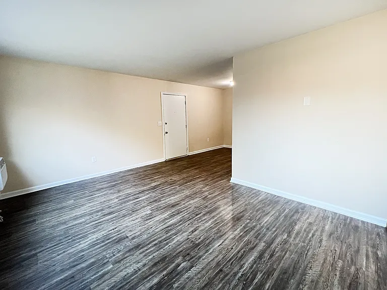 Twin Gables Apartments — Photo 17