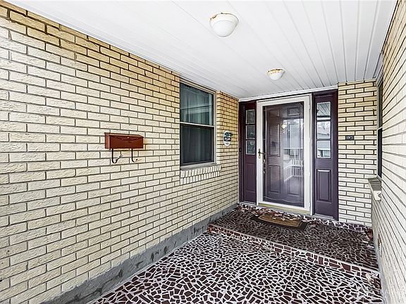 4th image of 6332 Clematis Dr