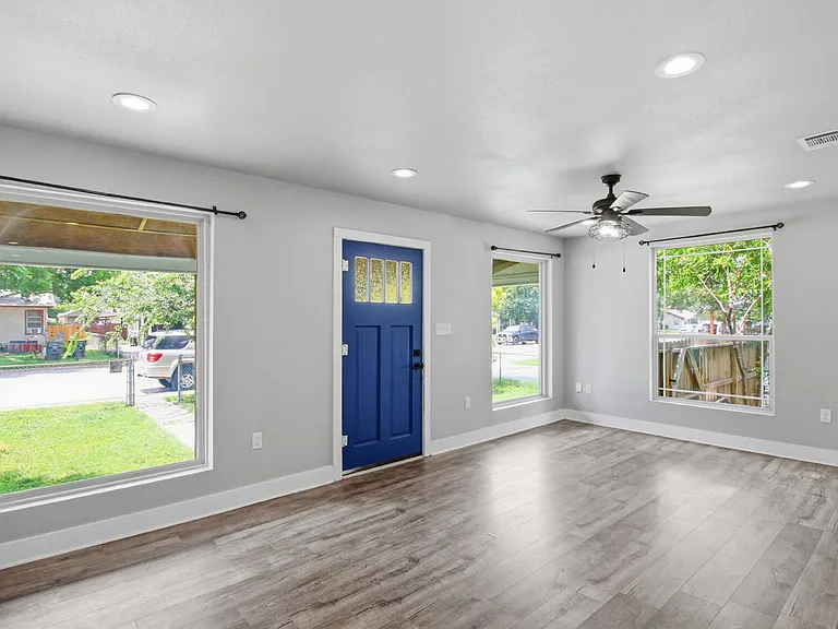 204 Aero Ave — Photo 6