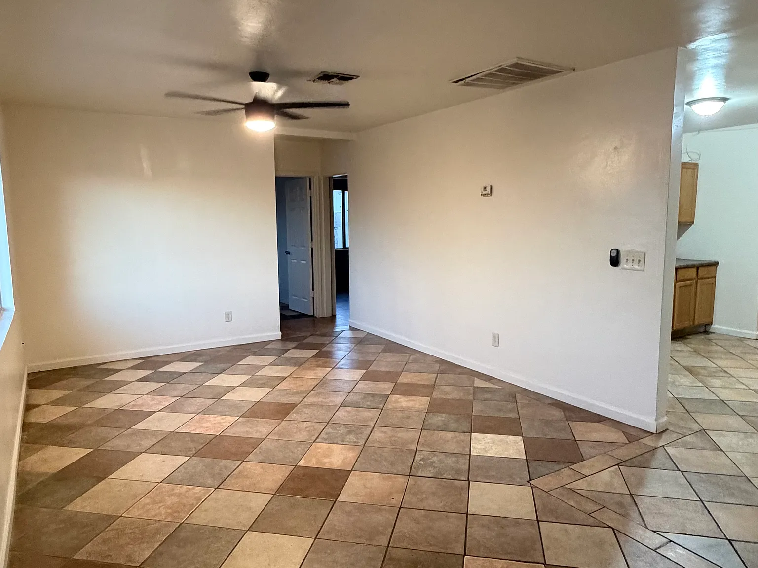 6 bed, 1800 sqft, $2,995 — Photo 4