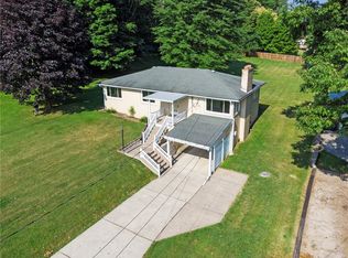 22 Long St, Burgettstown, PA 15021