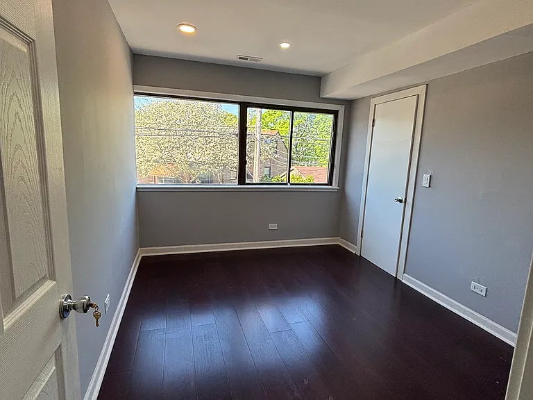 5860 N Lincoln Ave #2F — Photo 6