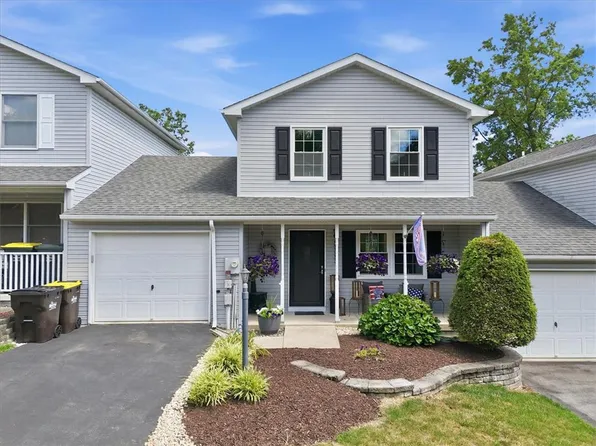 7353 E Hillcrest Ln, Slatington, PA 18080