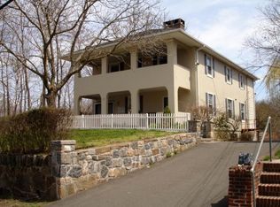 9 Locust St, Greenwich, CT 06830