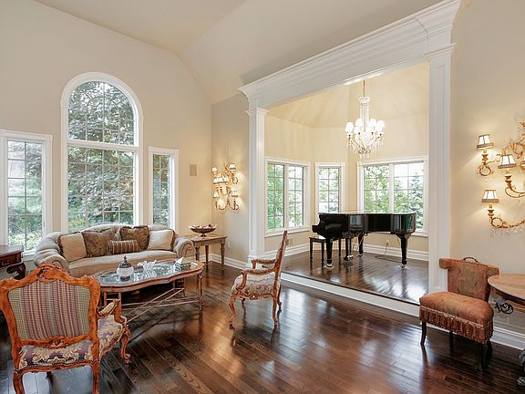 Living Room / Piano Room