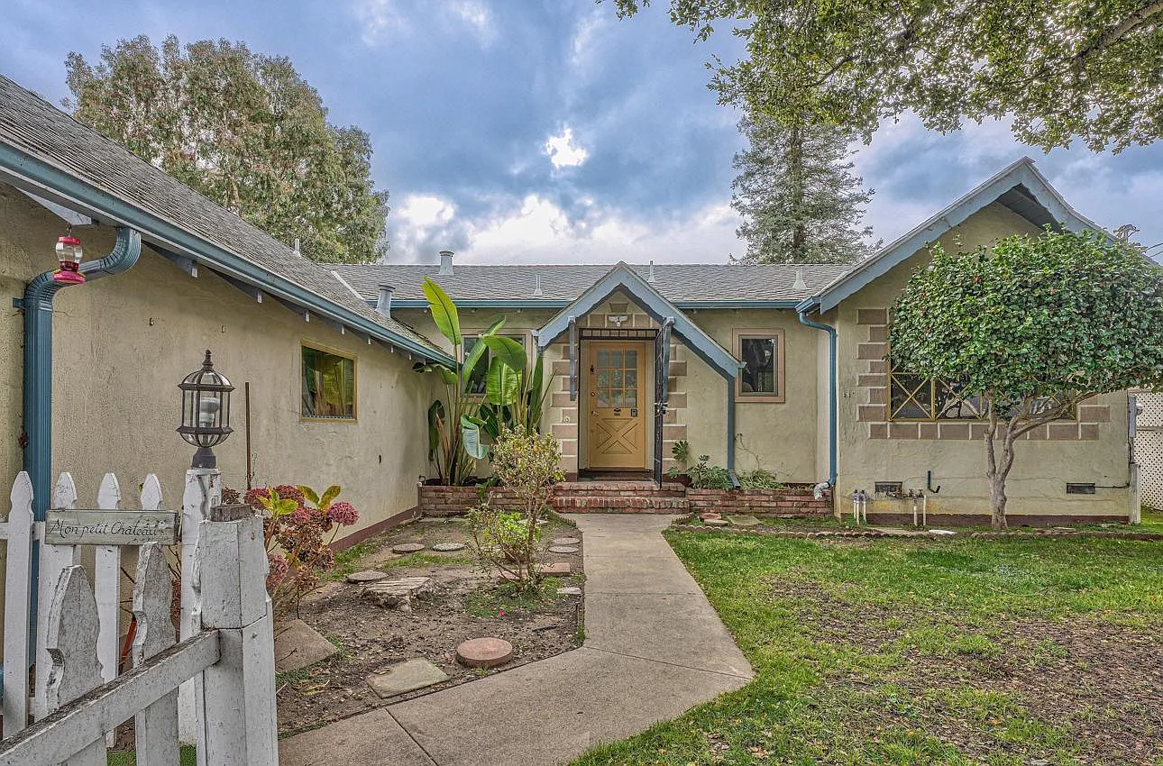 3470 Rio Rd photo 1