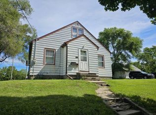 401 Charles St, Waterloo, IA 50703