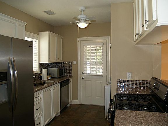 5th image of 2413 Woodhead St APT B