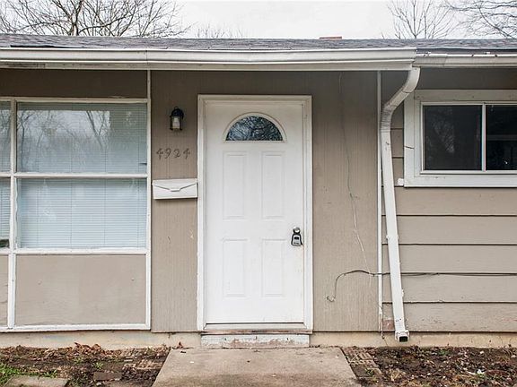2nd image of 4924 N Kenyon Dr