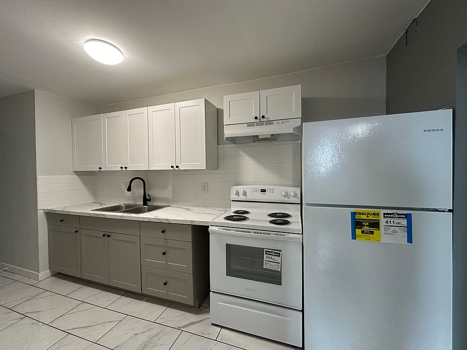 1st image of 4 Front St E