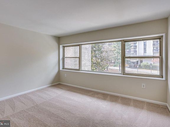 5th image of 39 Canterbury Sq APT 302