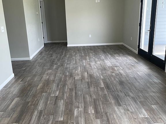 4th image of 2856 Road H NE