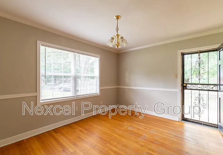 376 N Graham St — Photo 9