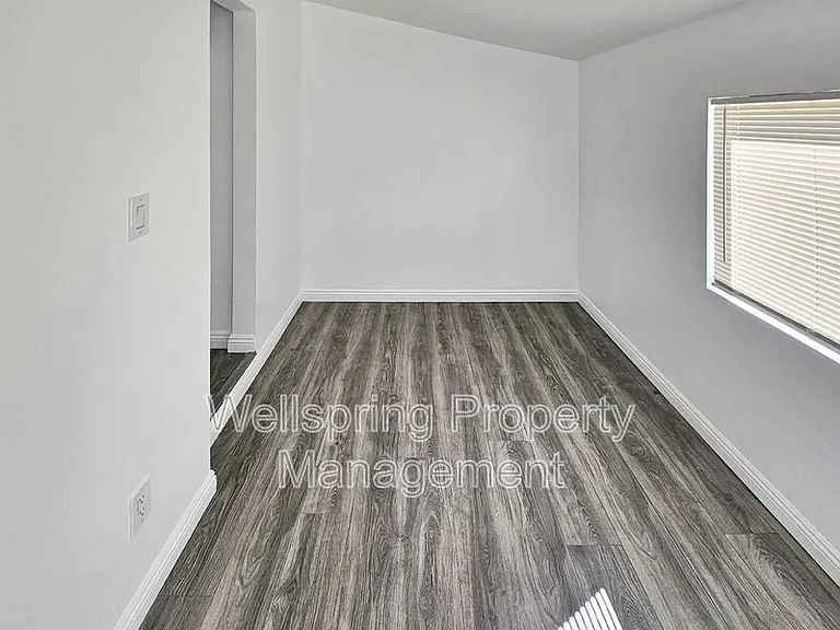 327 W Haloid Ave — Photo 8